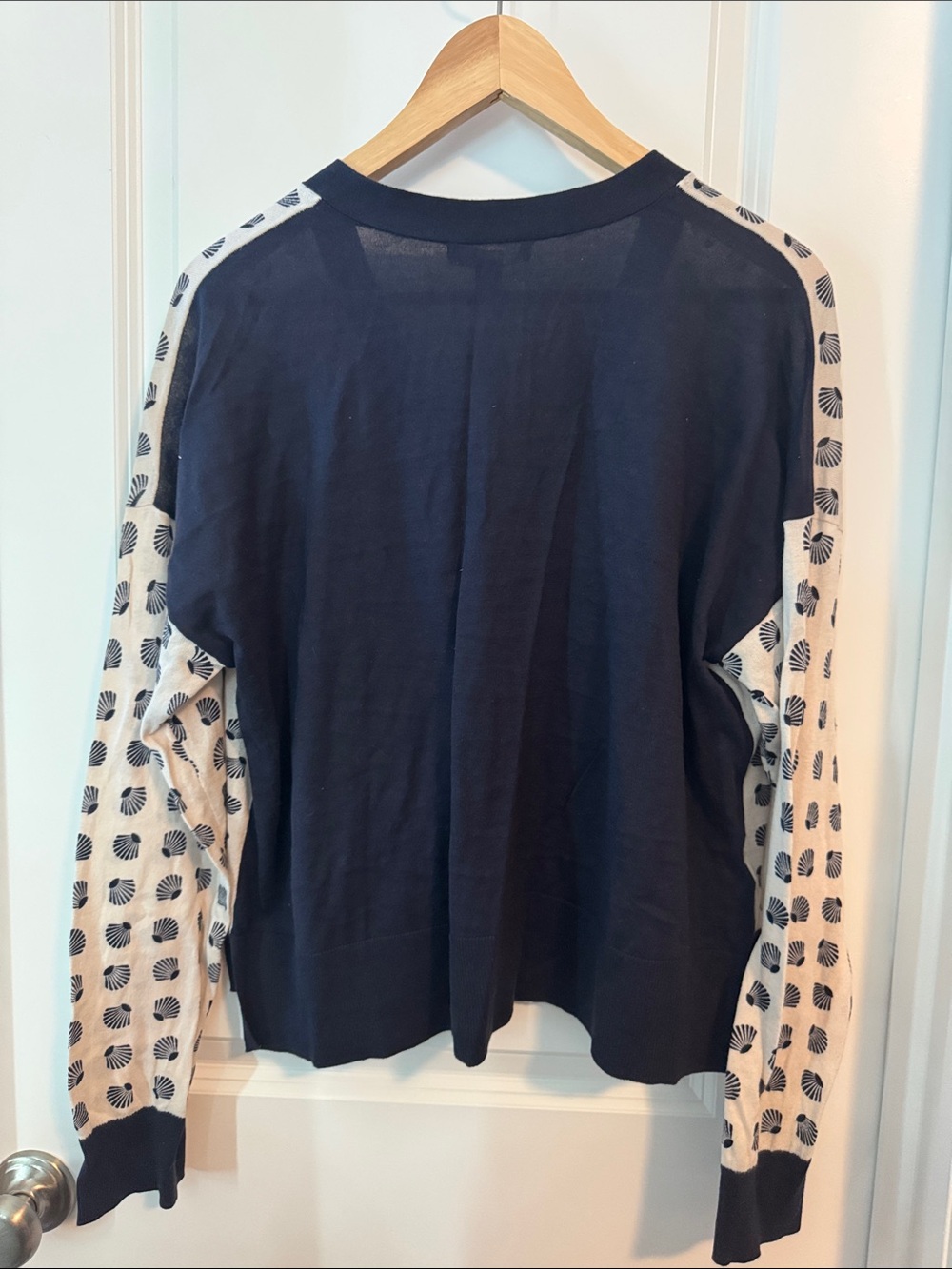Ann Taylor Cream and Black Shell-Print V-Neck Cardigan - Picture 2 of 3